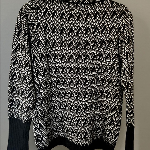 Ellen Tracy Chevron Turtleneck Sweater - Picture 4 of 4